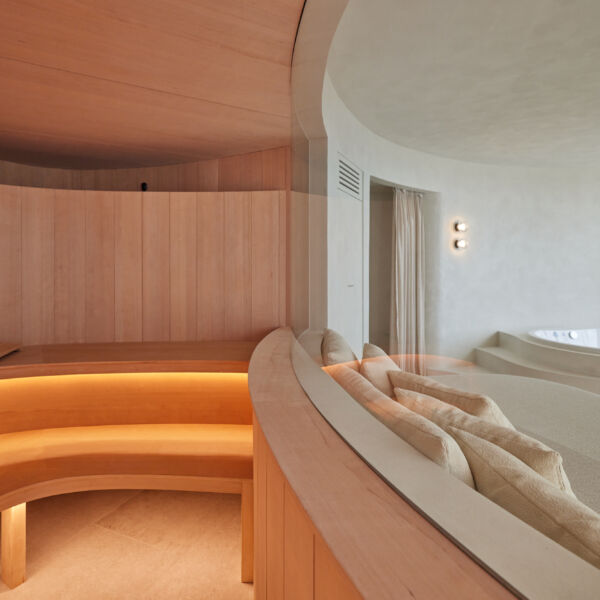 Maatwerk sauna in hout — realisatie door Glow Kortrijk