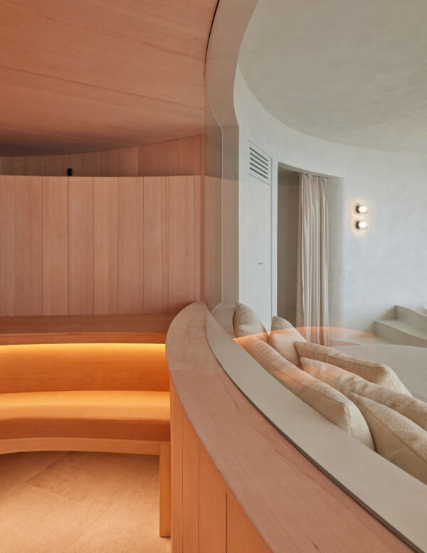 Maatwerk sauna in hout — realisatie door Glow Kortrijk