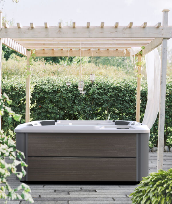 Hot Spring Hot Spot 2020 Relay Alpine White Havana Lifestyle 02 1 1