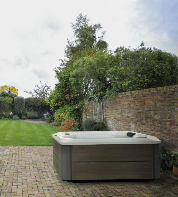 Hot spring hot spot 2020 SX alpine white havana lifestyle 01