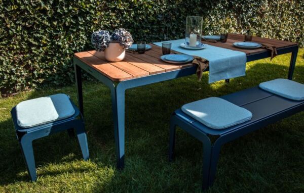 Weltevree bended table wood outside 800x800