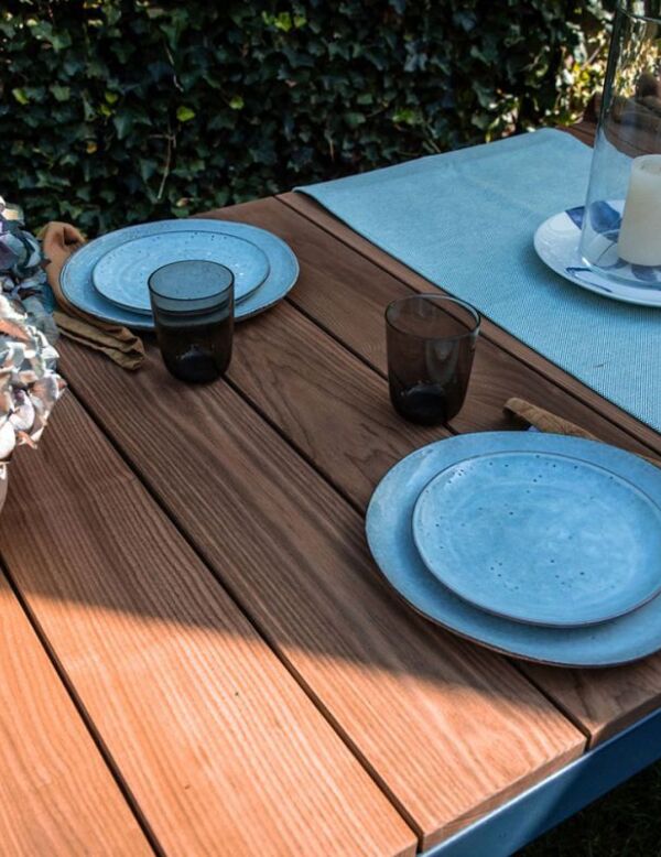 Weltevree bended table wood outside dining 800x800