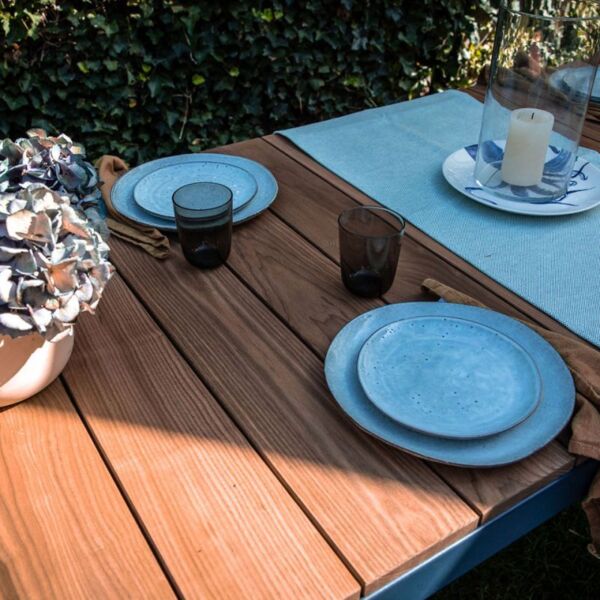 Weltevree bended table wood outside dining 800x800