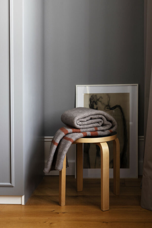 Lapuankankurit camp blanket dark beige cinnamon 2